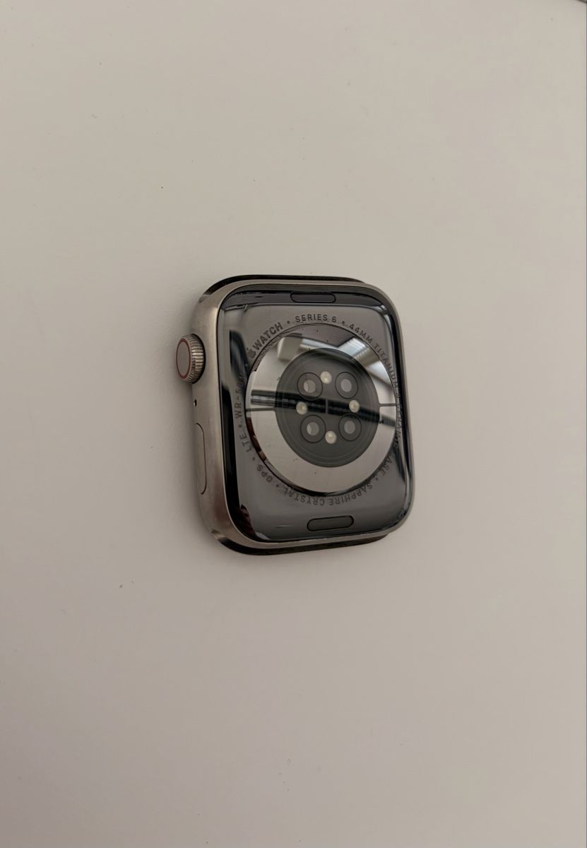 Apple Smartwatch: Apple Watch Edition Series 6 Titanium 44mm – Usato da Dürnten venduto da binop 3