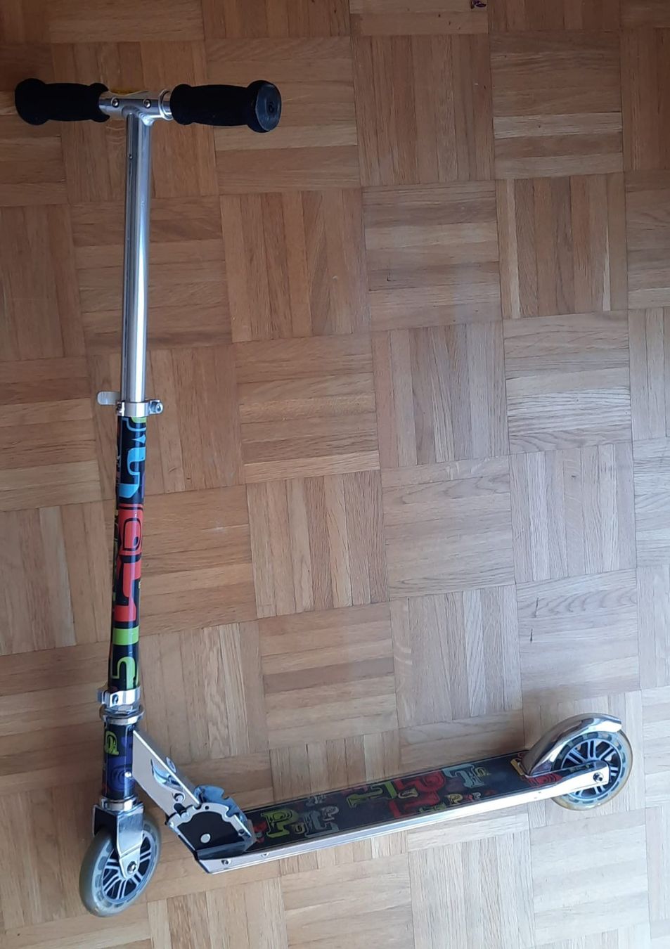 Kickboard: Kinderroller, Scooter, Kickboard, Tretroller, Kindergeschenk – Usato da Bernhardzell venduto da quellen7