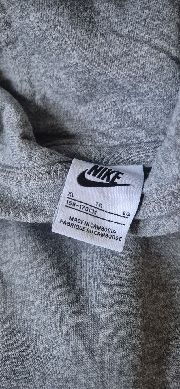 Nike Maglioni & Felpe: pull Nike – Usato da Neuchâtel venduto da val_5v9n 1