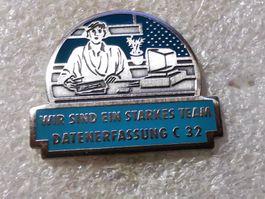 Ansteckpin 129: Datenerfassung C 32 - Starkes Team