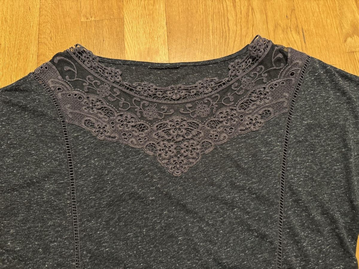 Zara T-Shirts: Wunderschönes Shirt mit Spitze Zara Grösse S. – Gebraucht aus Adliswil von StephanieAnnina 1
