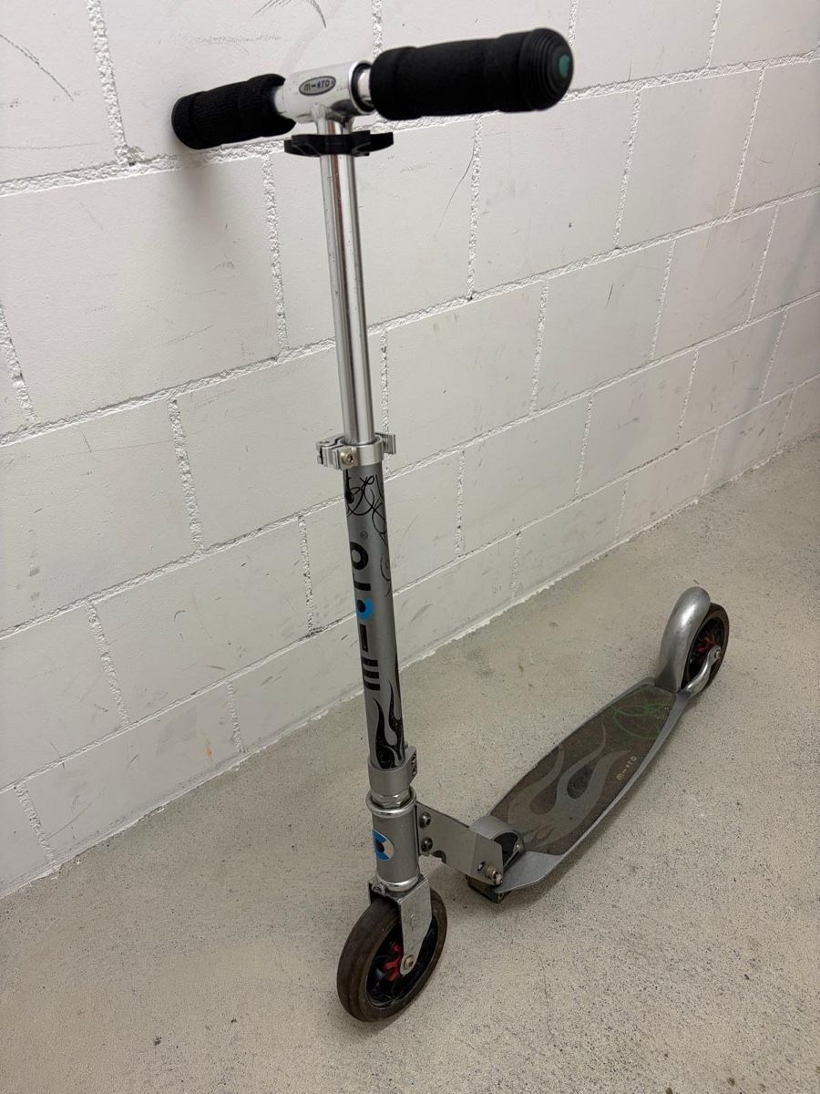 Micro Kickboard: Micro Scooter klappbar silber gebraucht – Usato da Schliern b. Köniz venduto da ka-ri-ta
