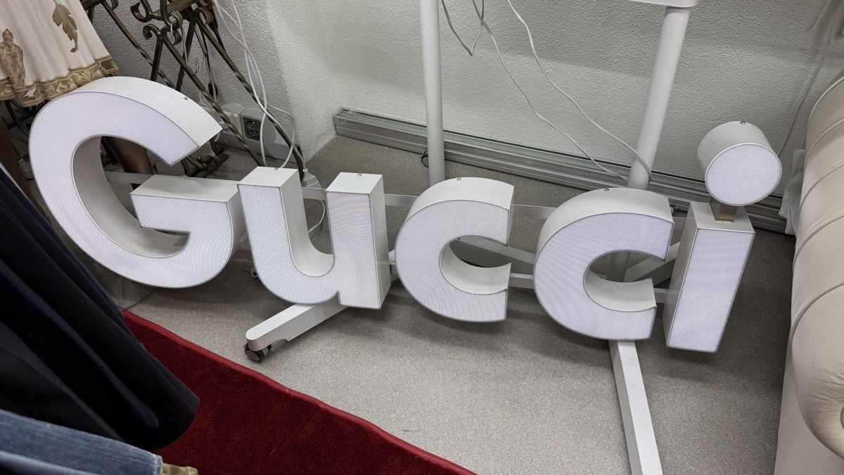 Lampade: Gucci Leuchtbuchstaben Werbeschild 150 cm  – Usato da Lachen SZ venduto da HelvetiaLuxury 9