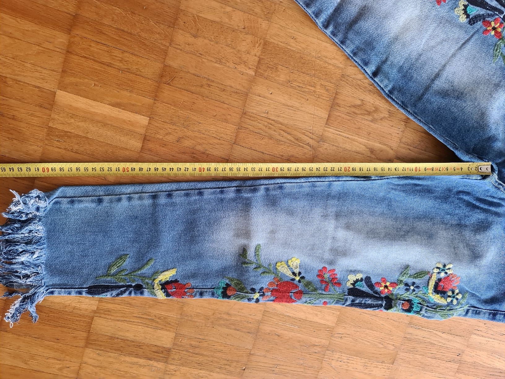 Jeans: Jeans mit Stickerei Gr 28 – D'occasion à Emmenbrücke par gatasalvache 1