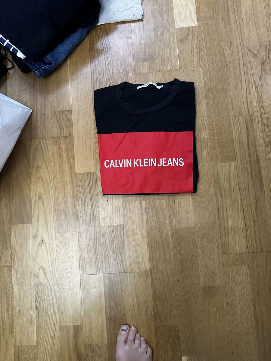Calvin Klein T-shirt: Calvin Klein S – Usato da Mels venduto da ricoshop