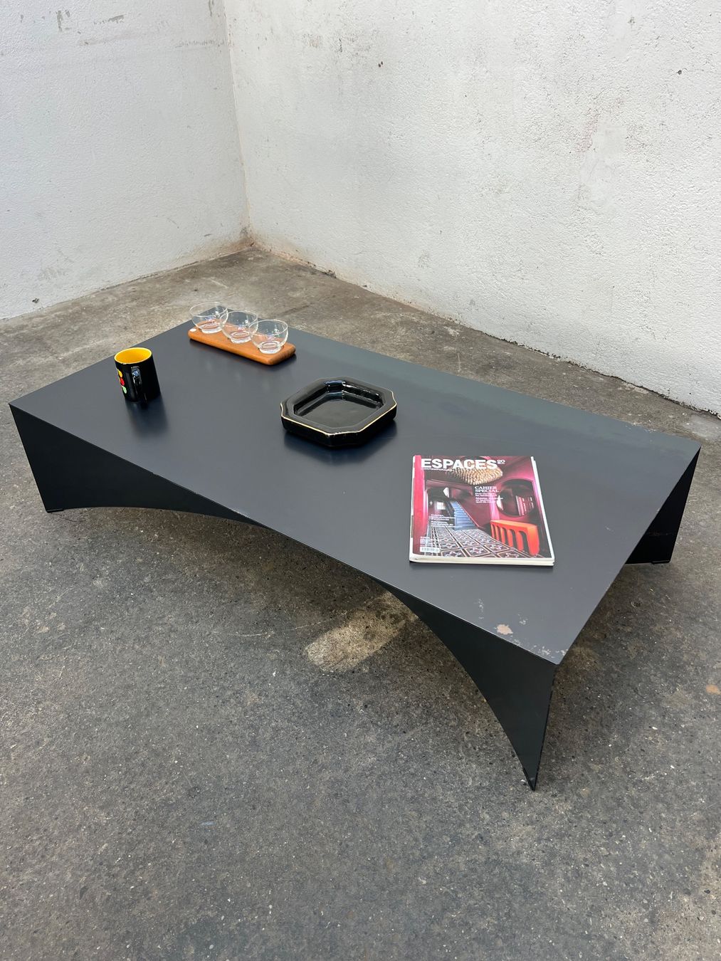 Tavoli: Table basse en acier de Guglielmo Poletti pour Desalto – Usato da Bulle venduto da ABELiAM