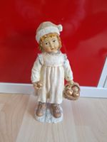 Weihnachtsfigur Mädchen mit Korb 22 cm guter Zustand