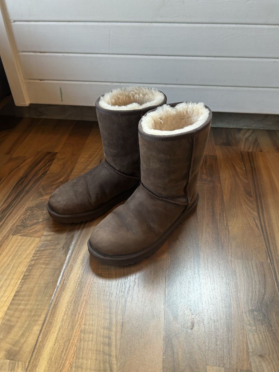 Ugg Scarpe da donna: Short brown leather UGG boots – Usato da Wetzikon ZH venduto da avi_cyt7