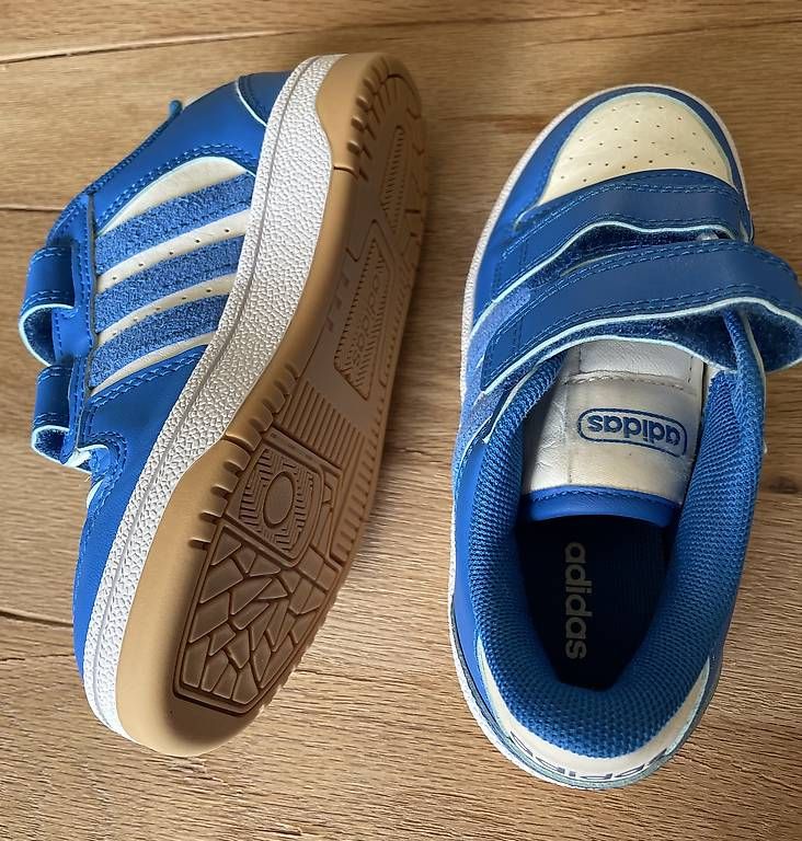 Schuhe für Jungen: Adidas Schuhe Grösse 30 – Gebraucht aus Luterbach von D_Borer88 1