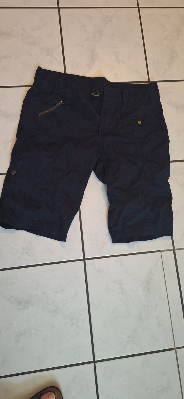 Pantaloni: Damen Sommerbermudas Gr. 42 – Usato da Schwyz venduto da cla_8w6t