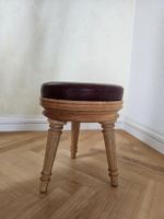 Dreibein Hocker Ahorn mit Kunstleder Polsterung