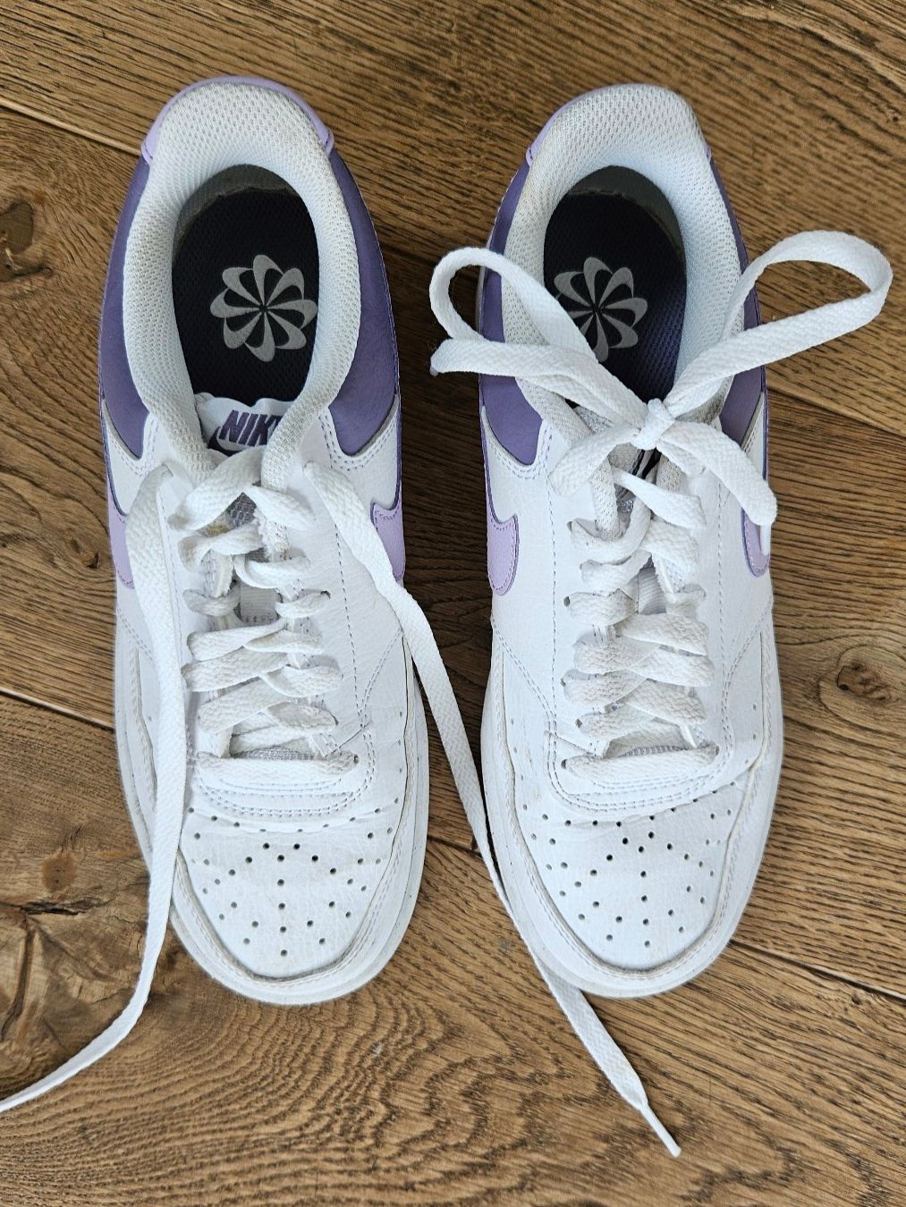 Nike Scarpe per ragazze: Nike Schuhe weiss/lila Gr. 38 – Usato da Thun venduto da samaflado