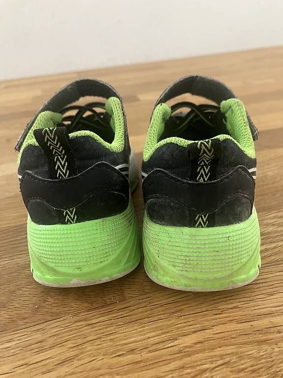 Scarpe per ragazzi: Turnschuhe in Grösse 25 – Usato da Thalwil venduto da manuela_balett 1