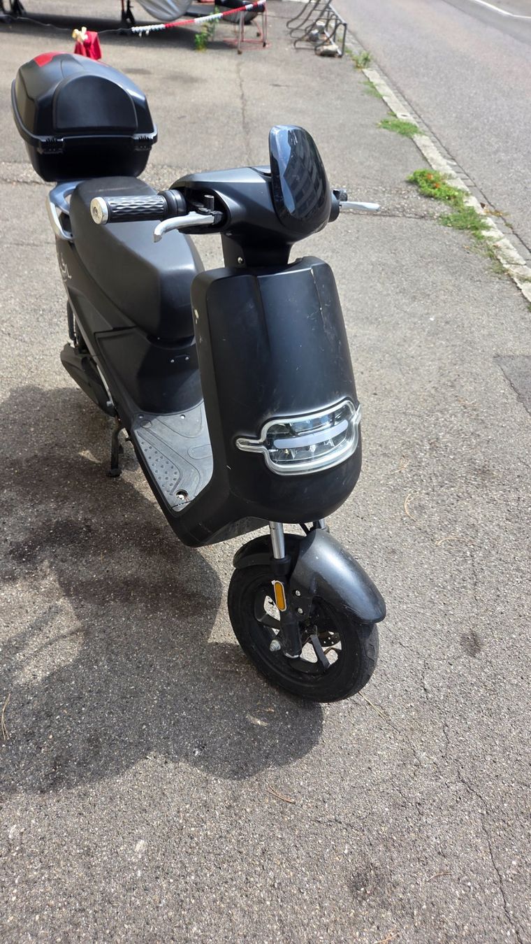 Yadea Scooters: Yadea E Roller – D'occasion à Frenkendorf par vladi010 2