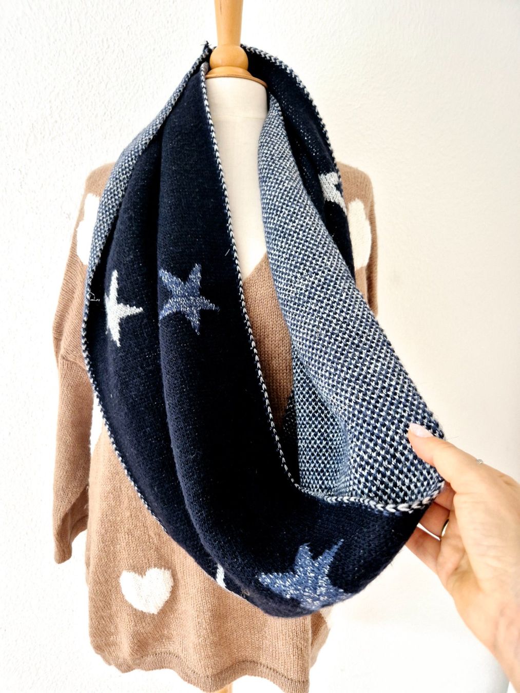 Foulard & Sciarpe: LOOP SCHAL STERNE WINTER , TOP ZU LIEBLINGSSTÜCK PULLOVER – Usato da Elsau venduto da the-colorful-side 2