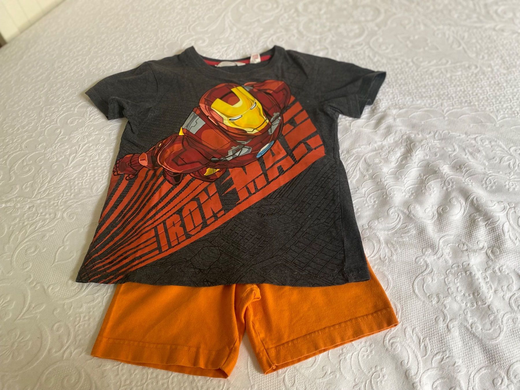 Camicie, T-shirt & Polo: Tshirt 4 Jahre mit short – Usato da Fribourg venduto da geraldine132 2
