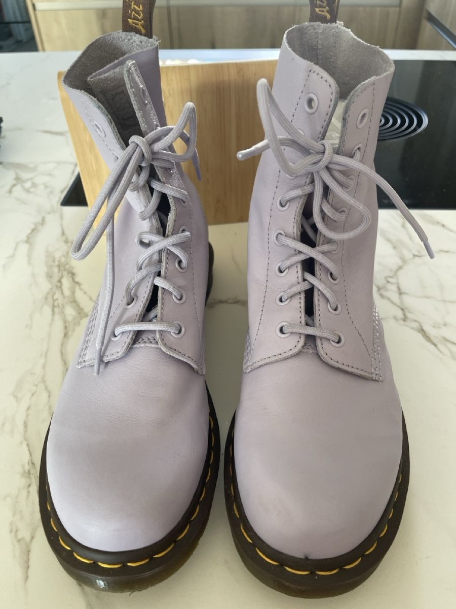 Dr. Martens Scarpe da donna: Dr. Martens Stiefel, Grösse 43, Lila – Usato da Täuffelen venduto da Nice800 3