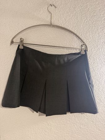 Mini-jupe short grise Zara, taille XS, idéale pour l'automne