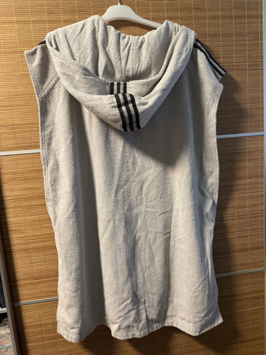 Adidas Giacche: Adidas Vintage Frottee Jacke, Einheitsgrösse – Usato da Bülach venduto da _milziv 3