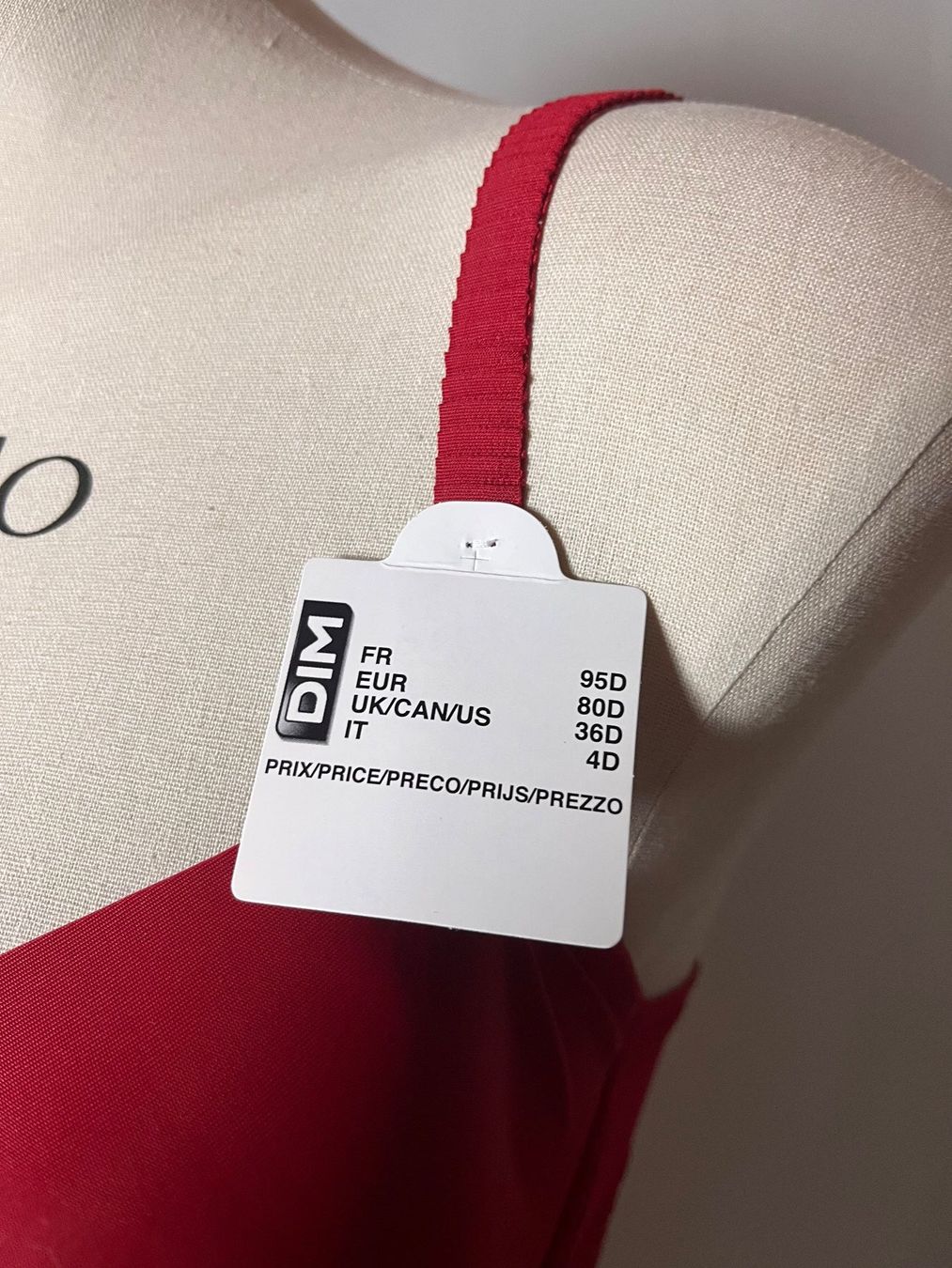 Dim Altra biancheria intima: DIM, Schalen-BH SUMBLIM, Grösse 80D, Farbe Rot – Nuovo e nell'imballaggio originale da Rudolfstetten venduto da gst_g7xl 1
