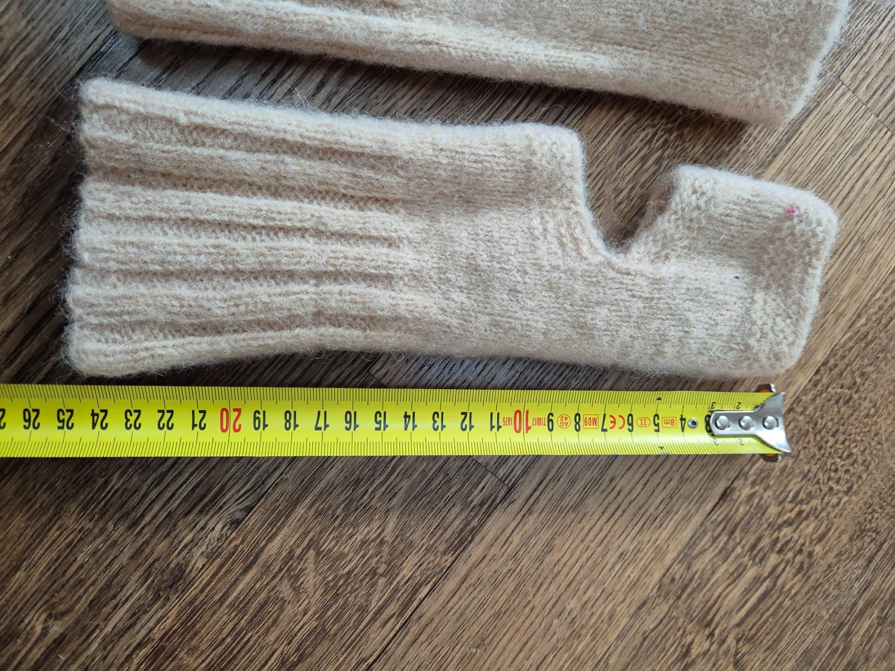 Chaussettes: Handknitted 100% wool offwhite yoga socks – D'occasion à Zürich par monadiederich 2