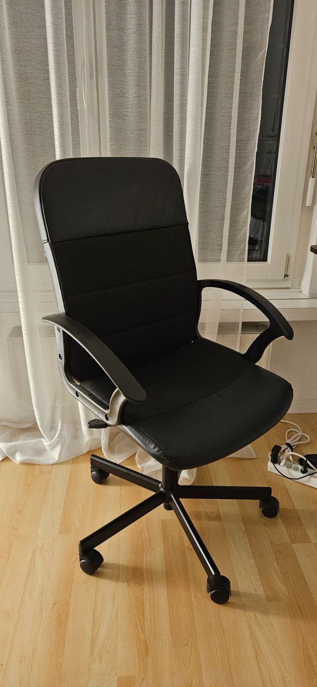 Stühle: Bürostuhl (IKEA-Modell) – Gebraucht aus St. Gallen von phi_7h5v