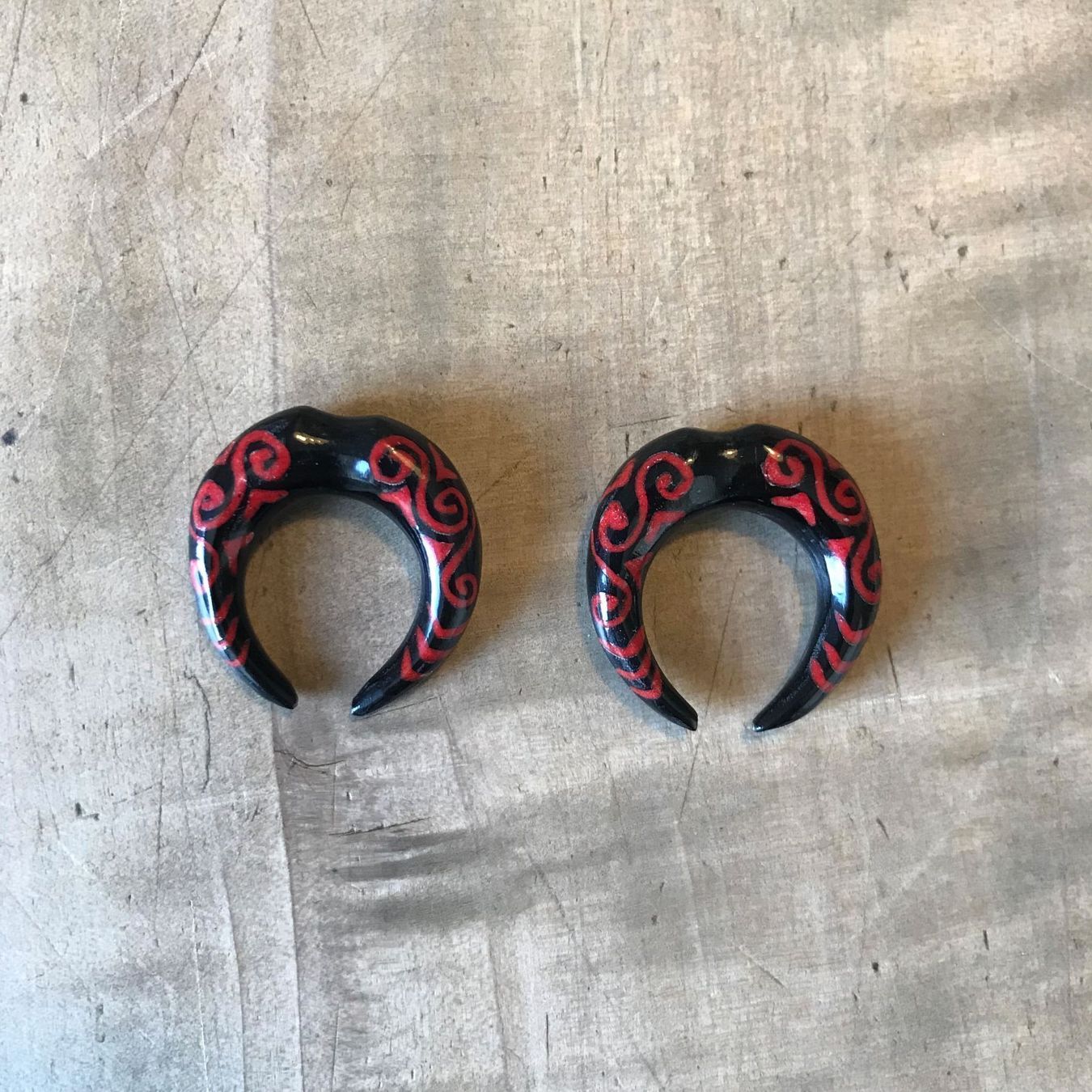 Gioielli per piercing: Dehnsicheln schwarz/rot aus Horn, 7mm – Nuovo (secondo la descrizione) da Zürich venduto da Caro55
