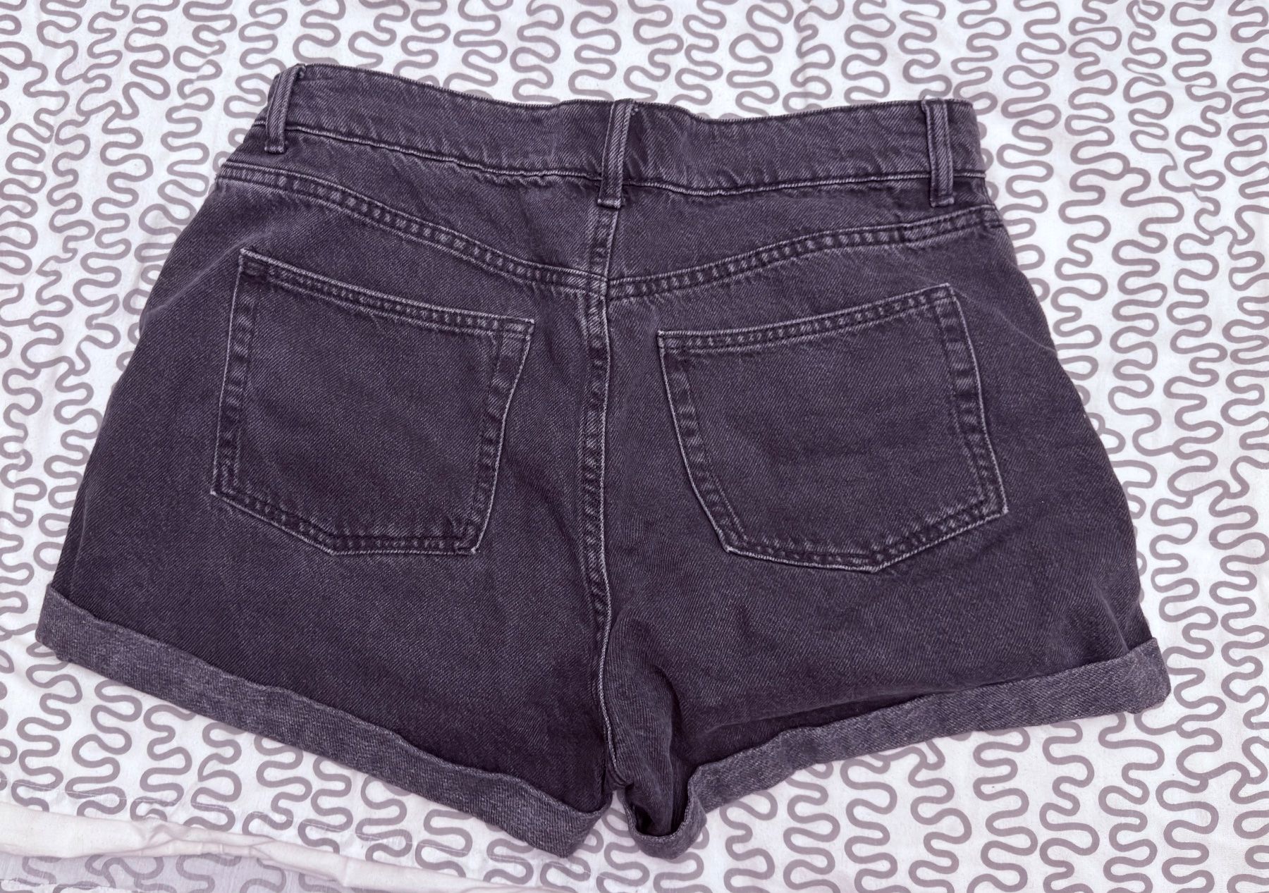 H&M Hosen: • Jeans Shorts • – Gebraucht aus Basel von mendoza13 1