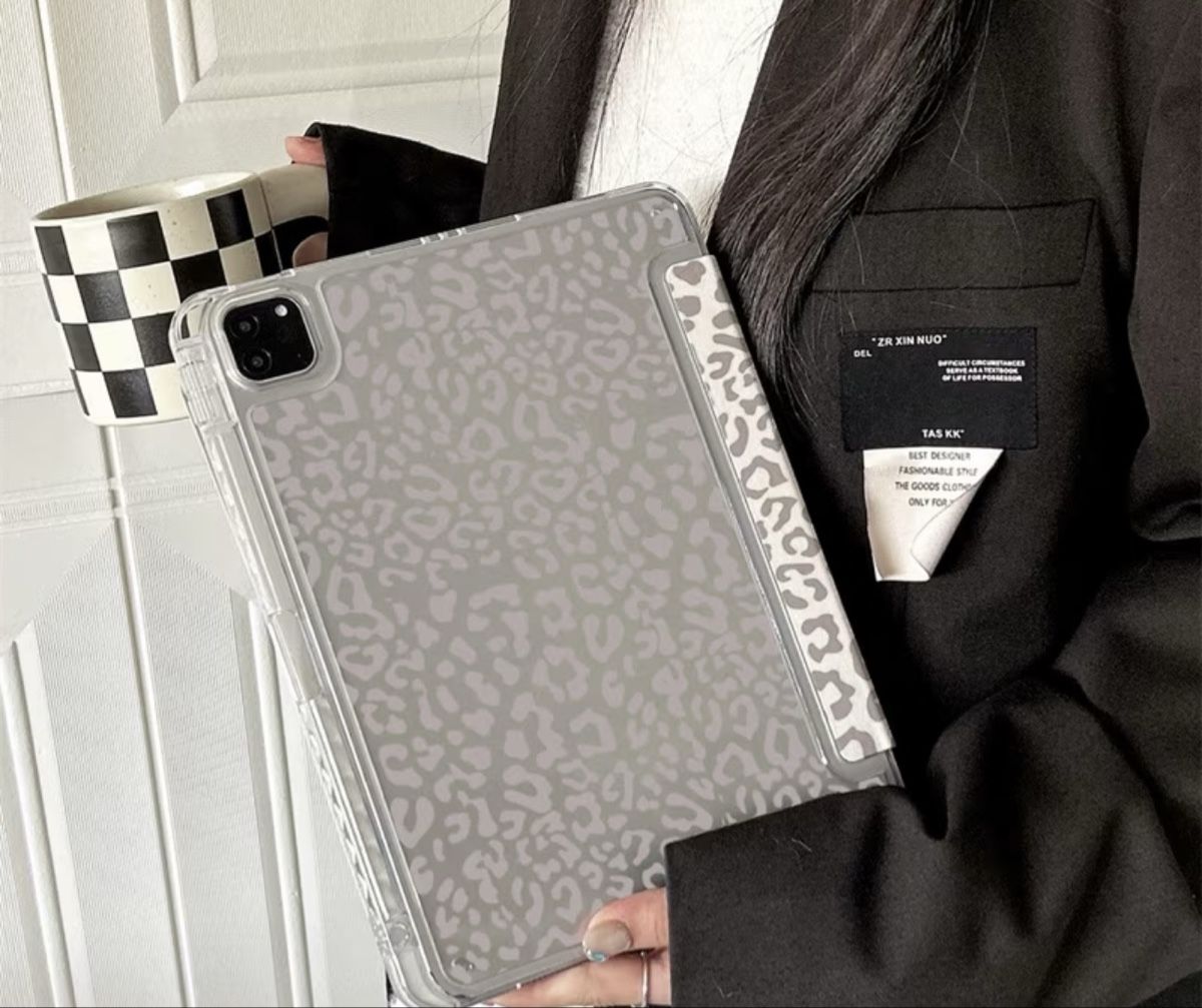 Apple Covers & Borse: iPad Hülle/Case mit Leopardenmuster, neuwertig! – Nuovo e nell'imballaggio originale da Biel/Bienne venduto da jac_pw5y 1