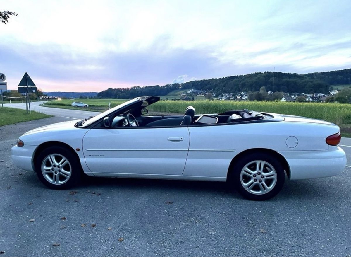 Chrysler Automobili: Weisse Cabrio Chrysler – Usato da Niederglatt zh venduto da Niederglatt123