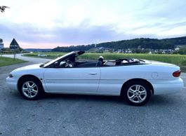 Weisse Cabrio Chrysler