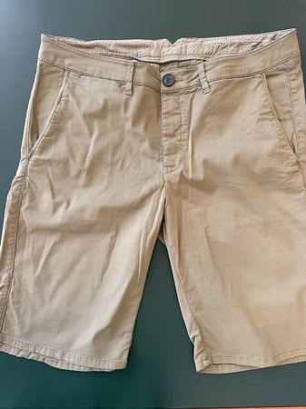 Kurze beige Hosen Herren