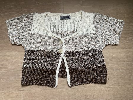 Kurzarm-Strickjäckchen Grösse S