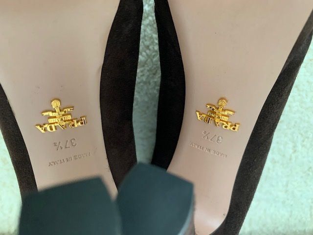 Scarpe da donna: Prada brown suede ankle boots – Usato da Dallenwil venduto da ZD2019 7