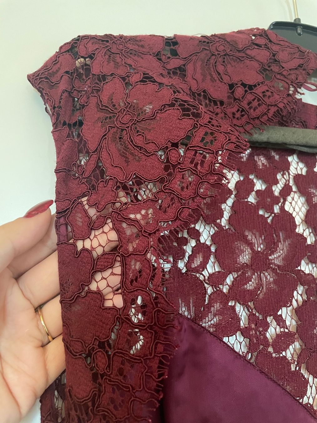 Sandro Kleider: Elegantes Sandro Kleid Bordeaux aus Spitze – Neu (gemäss Beschreibung) aus Lausen von san_ddq5 3