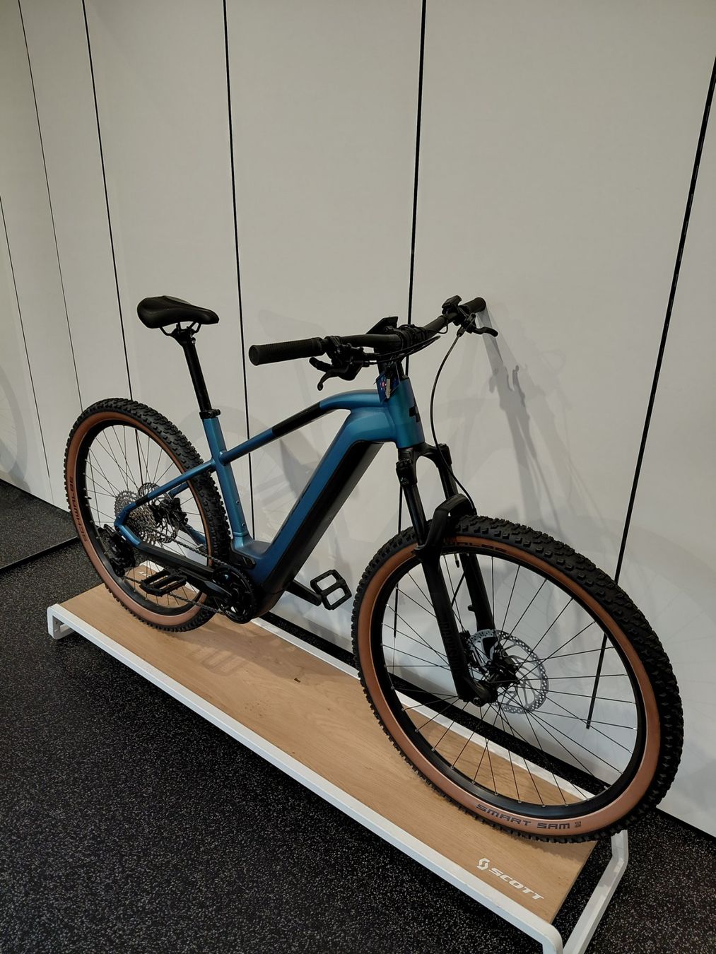 Cube Velos: Cube Reaction Hybrid Race 750 2024 – Neu und originalverpackt aus Klosters von mie_9vjk 4