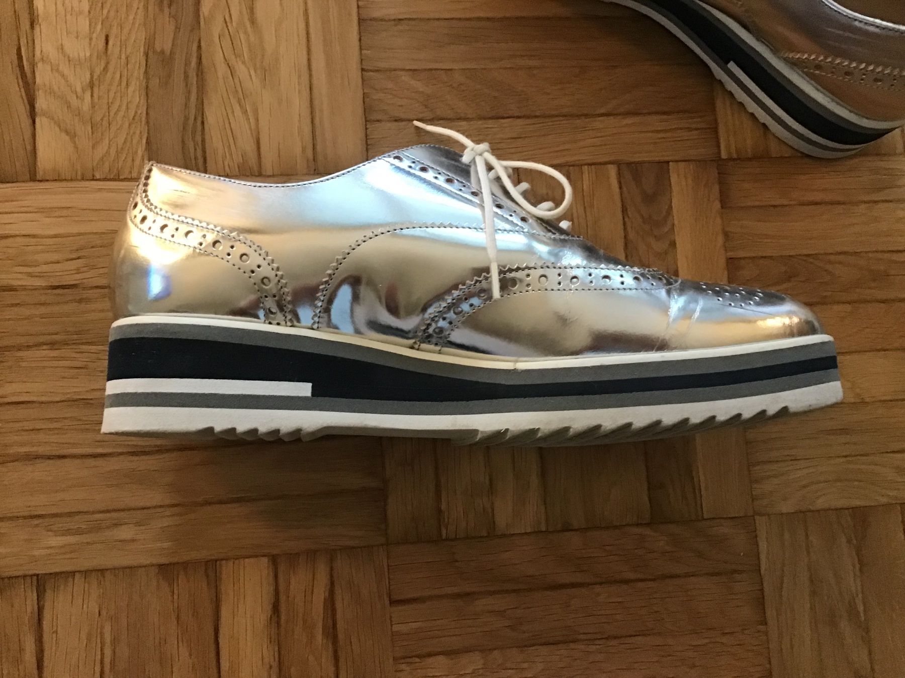 Kaiser Scarpe da donna: Peter Kaiser Leder-Schnurschuh in Silber – Usato da Dübendorf venduto da NissanCC 2