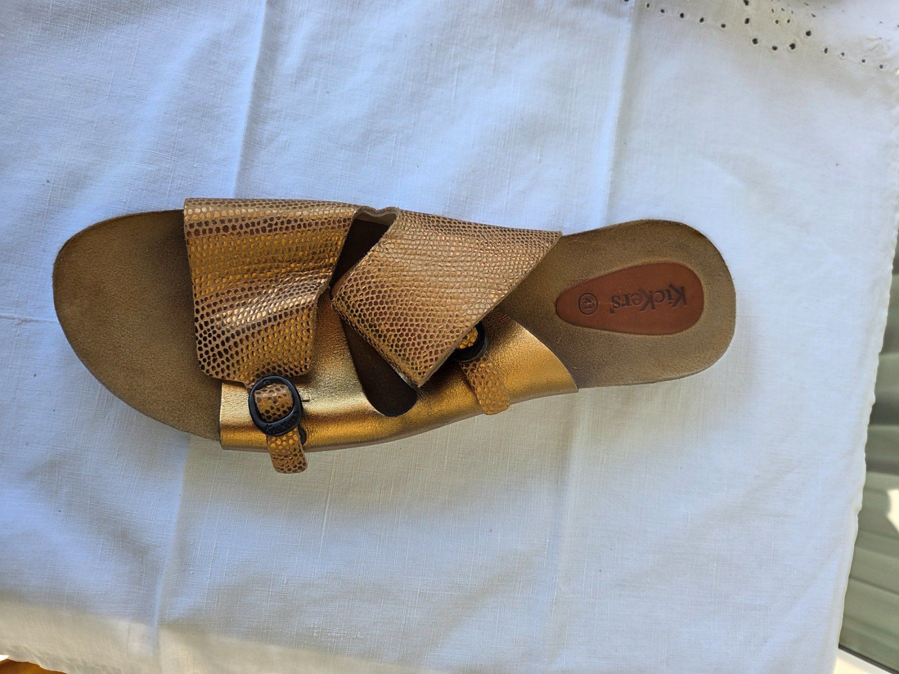 Kickers Scarpe da donna: Goldfarbene Kickers in Grösse 41 – Usato da Chur venduto da Babell
