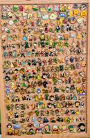 über 250 Comics Pins mit Pinwand