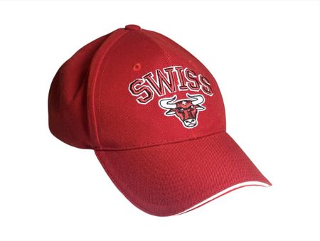 Kappe rot "SWISS FOOTBALL" mit gesticktem Stiermotiv