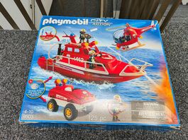 PLAYMOBIL Feuerwehrboot mit Helikopter und Fahrzeug