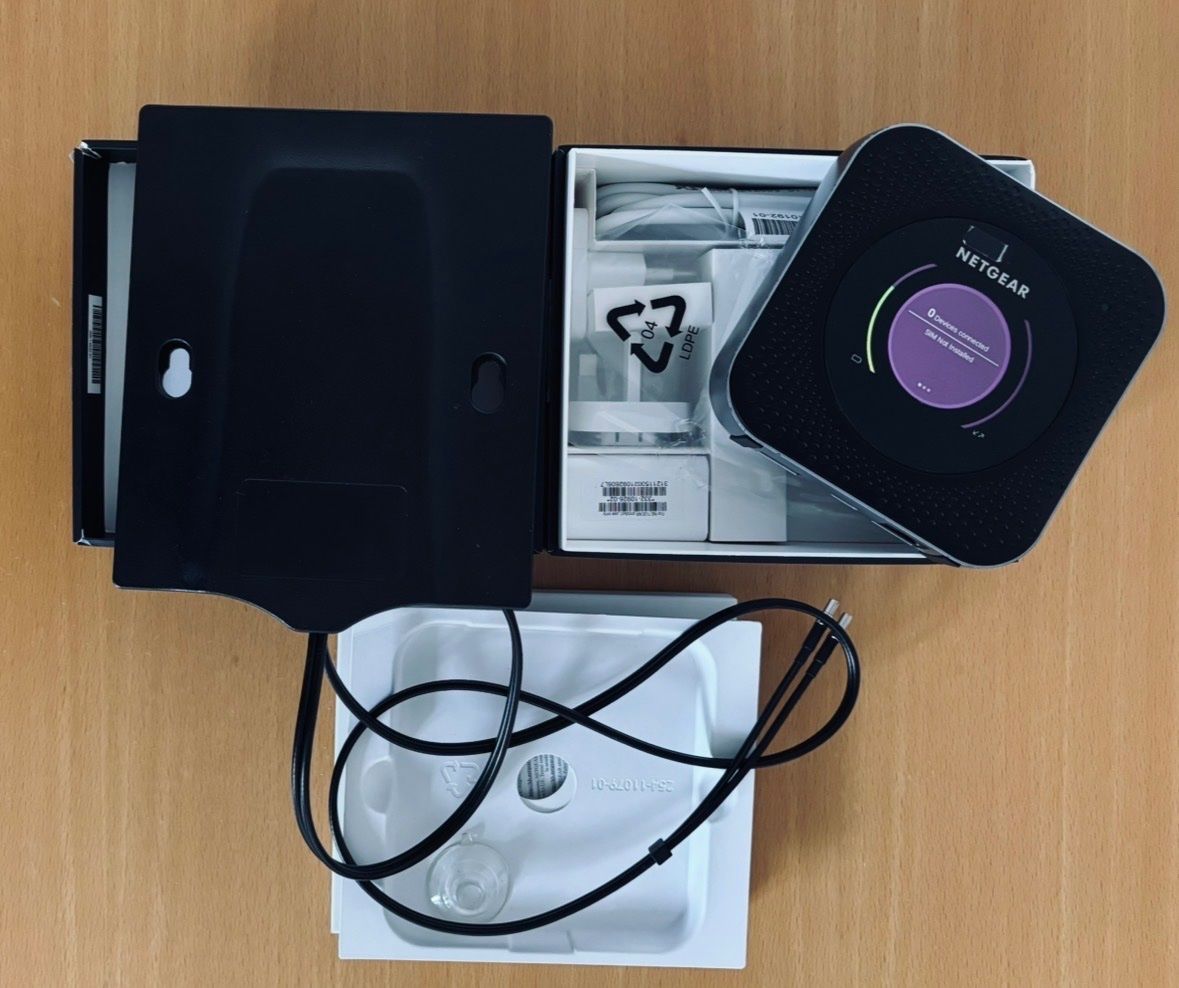 Netgear Modems & Routeurs: Netgear Nighthawk M1 inkl. Antenne – D'occasion à Lüchingen par mag_8r9c