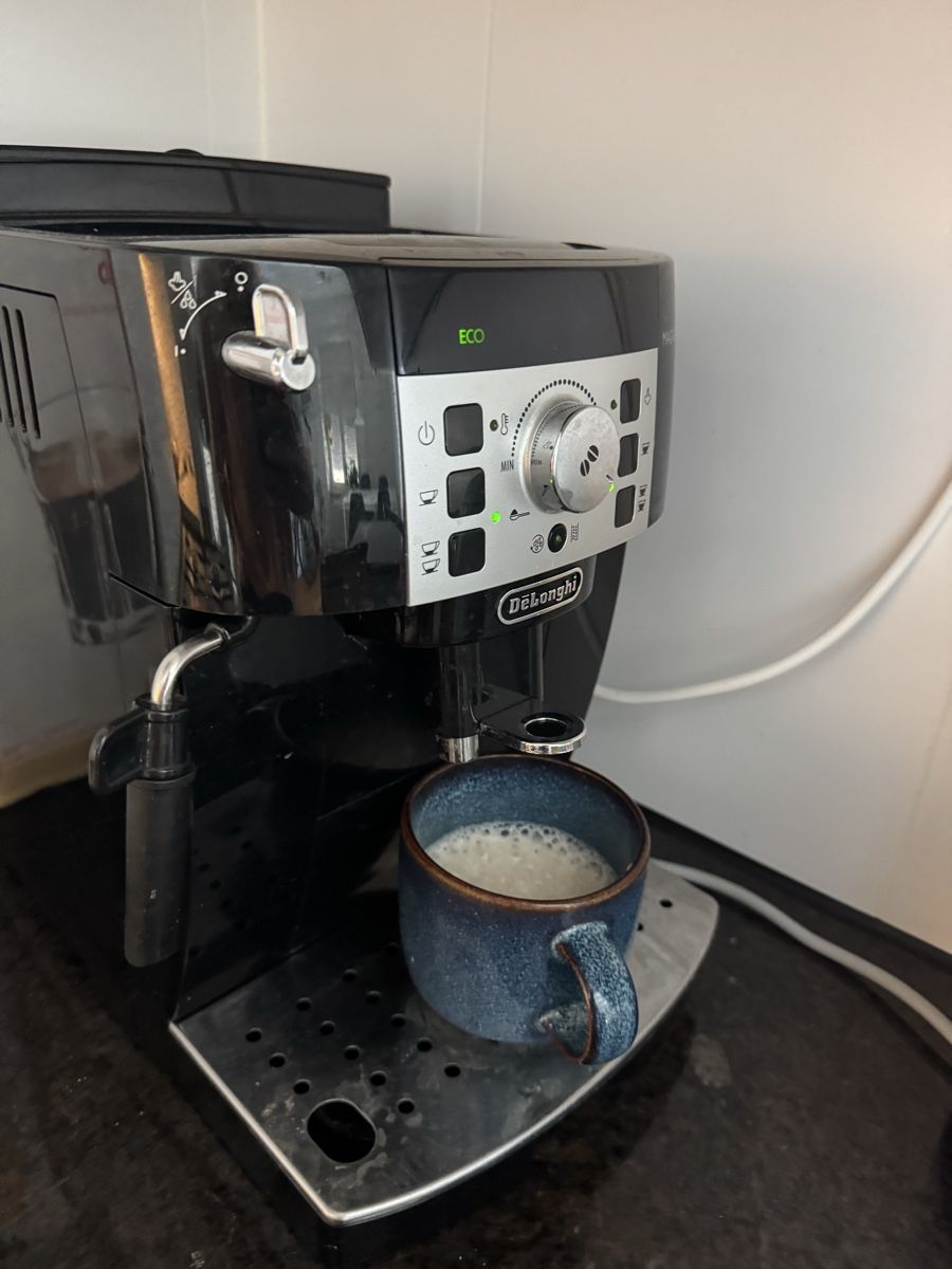 De'Longhi Kaffeemaschinen & Espressomaschinen: De Longhi Magnifica S – Gebraucht aus Zürich von cme_w7xd 1