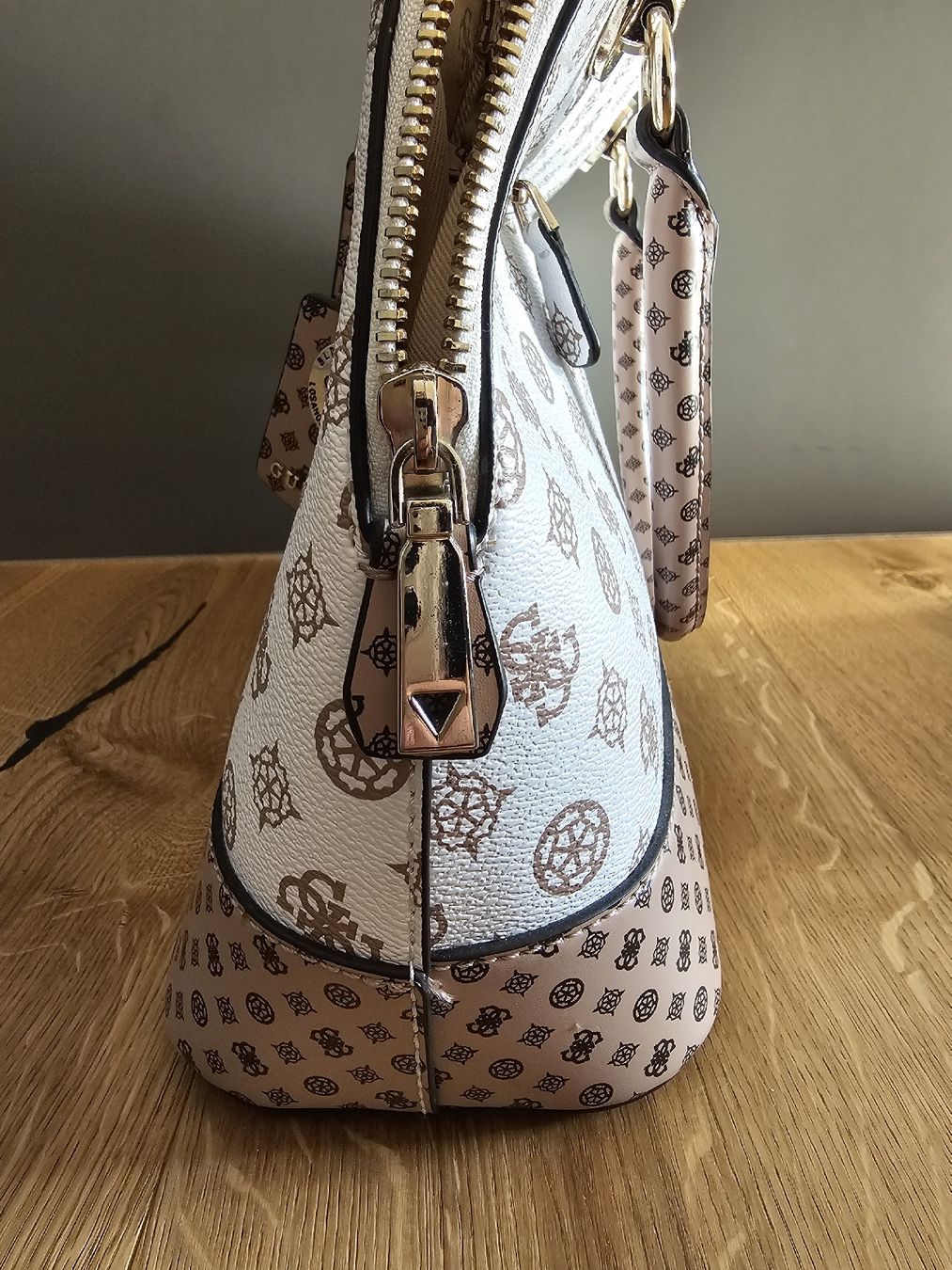 Taschen für Damen: Guess Cessily Logo Handbag – Neu (gemäss Beschreibung) aus Triengen von lar_5vvf 3