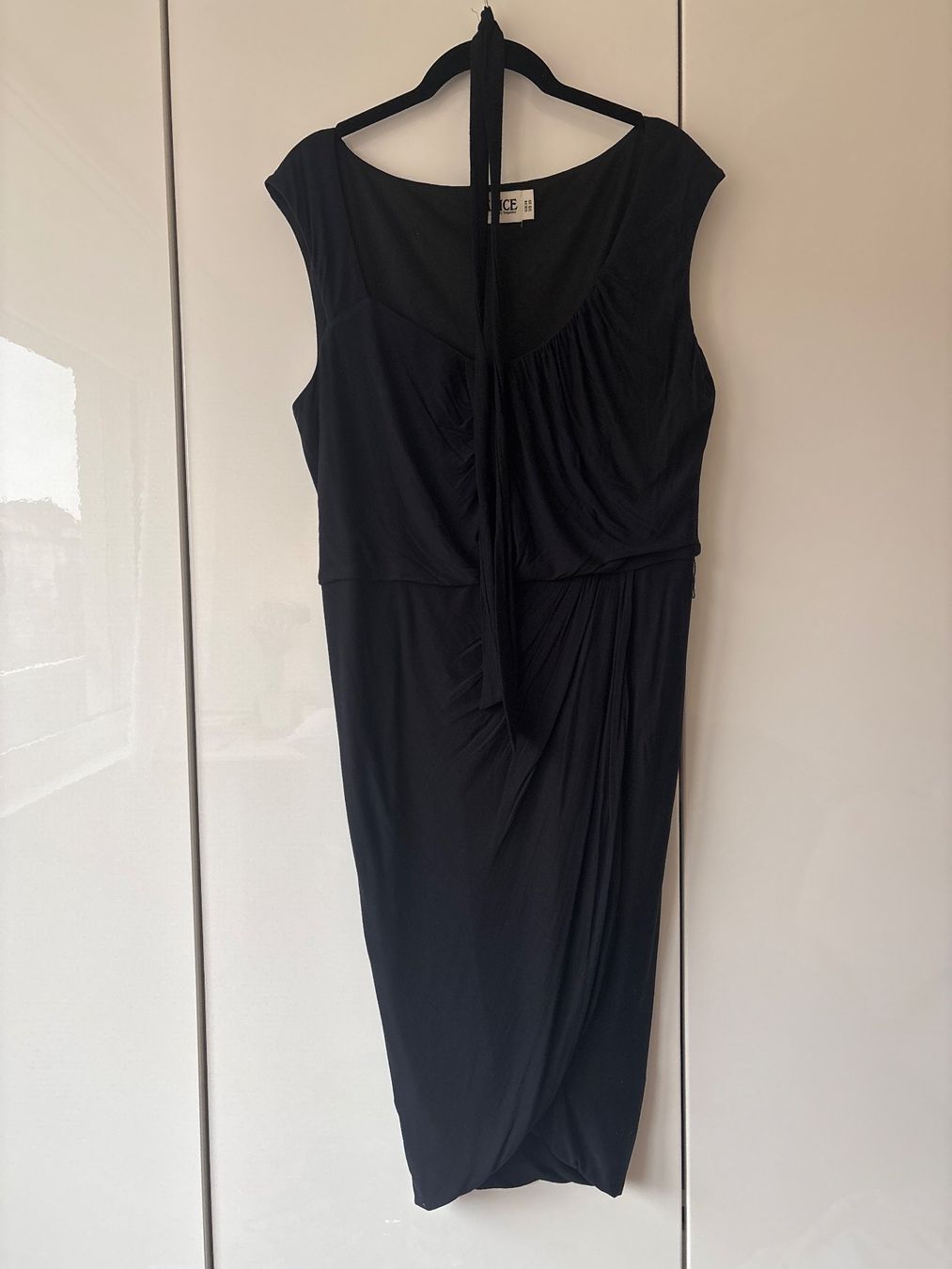Vestiti: Schwarzes Kleid mit Bindegürtel – Usato da Zürich venduto da stefwax12