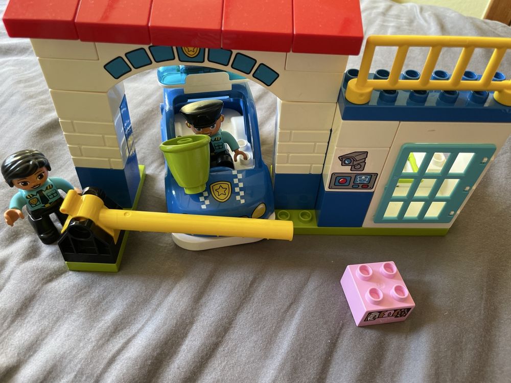 Duplo Spielzeuge: LEGO® DUPLO® Polizeistation mit Auto - Super Zustand! – Gebraucht aus Männedorf von Dorrii85
