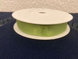 Satin - Band verdrahtet, 15 mm breit,  20 Meter,hell-grün