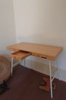 praktischer Bürotisch 