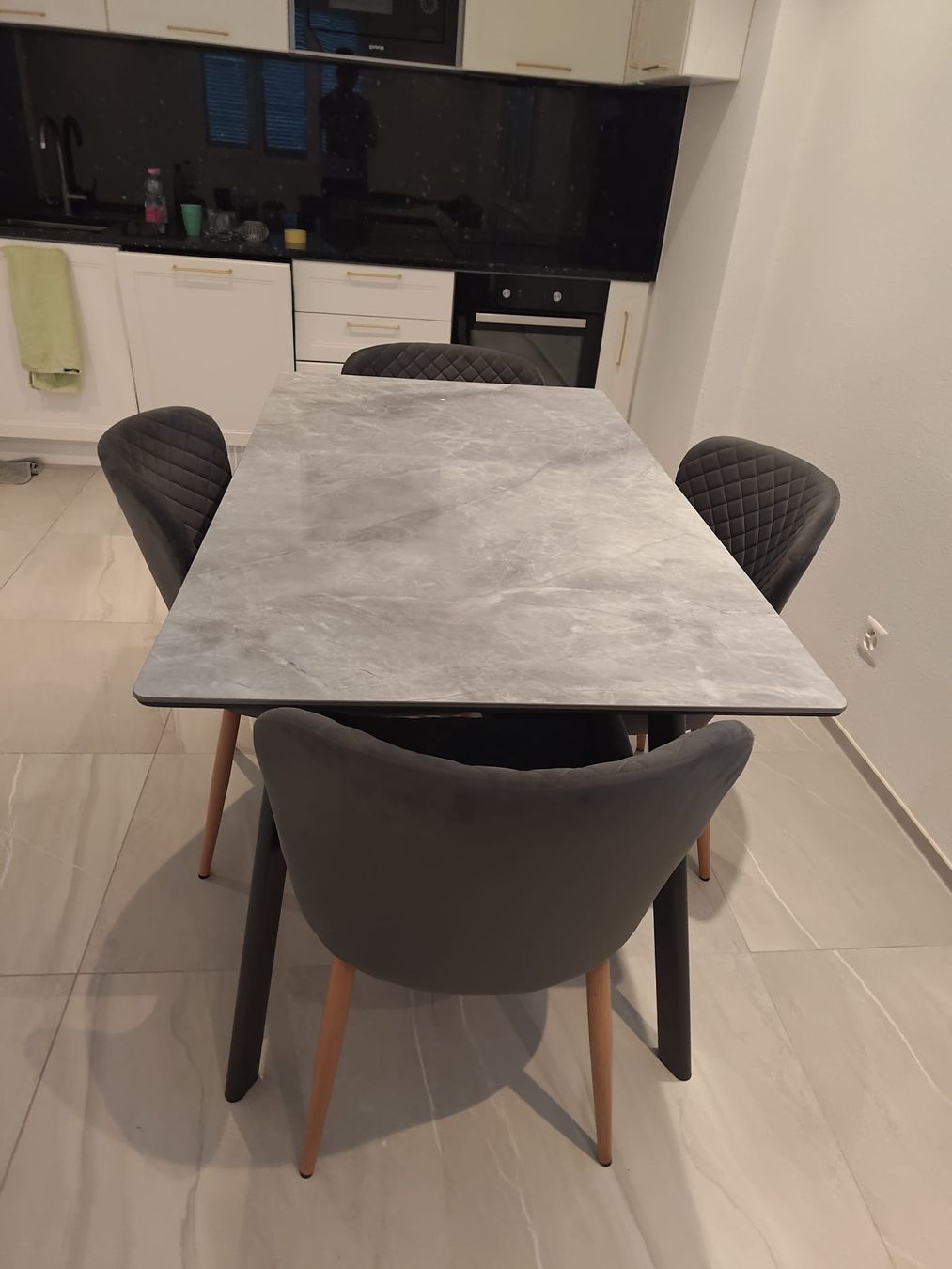 Set de table et chaises: Marmor Esstisch mit 4 Stühlen – Neuf (Voir description) à Hinwil par ble_cb22 1
