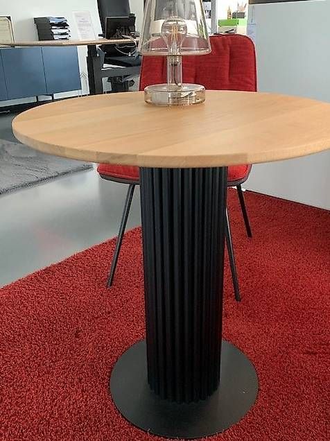 Tavoli: Wittmann Beistelltisch "Miles" – Nuovo (secondo la descrizione) da Lenzburg venduto da Buerokonz